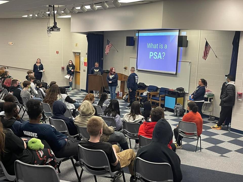 dchs_softball's tweet photo. 2 members of our softball team is involved with this great program for the school &amp; community @kkyliejo &amp; Amaya Hoskins #Soar 

Super proud of our DCHS SOAR Club students today. They presented four presentations on a PSA Video &amp; Art contest focusing on youth marijuana prevention. https://t.co/oZDt8UsEyk