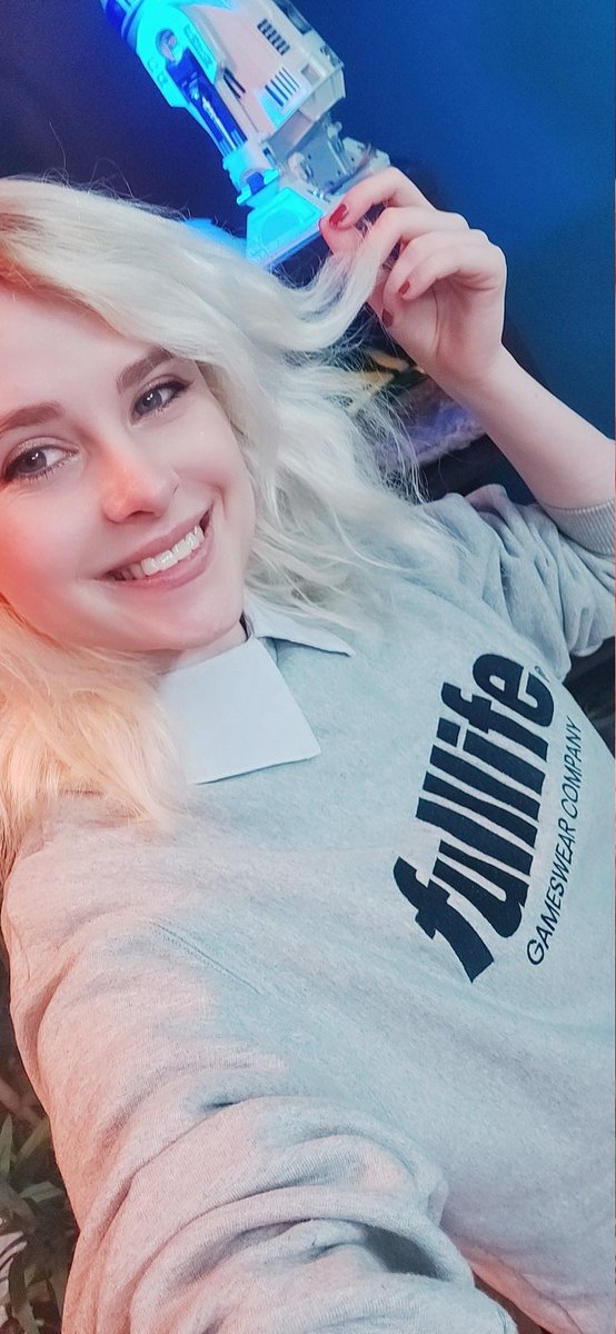 KAO_svmd's tweet photo. Et on oublie pas d'ouvrir sa capsule du mois les mimis 🍺🥰

Retrouvez notamment sur le site le t-shirt Anti Toxic Club, où les fonds sur reverser à @eenfance ! 

🤍 https://t.co/ZwwrJ0p8tN https://t.co/UDvGGOXRfY