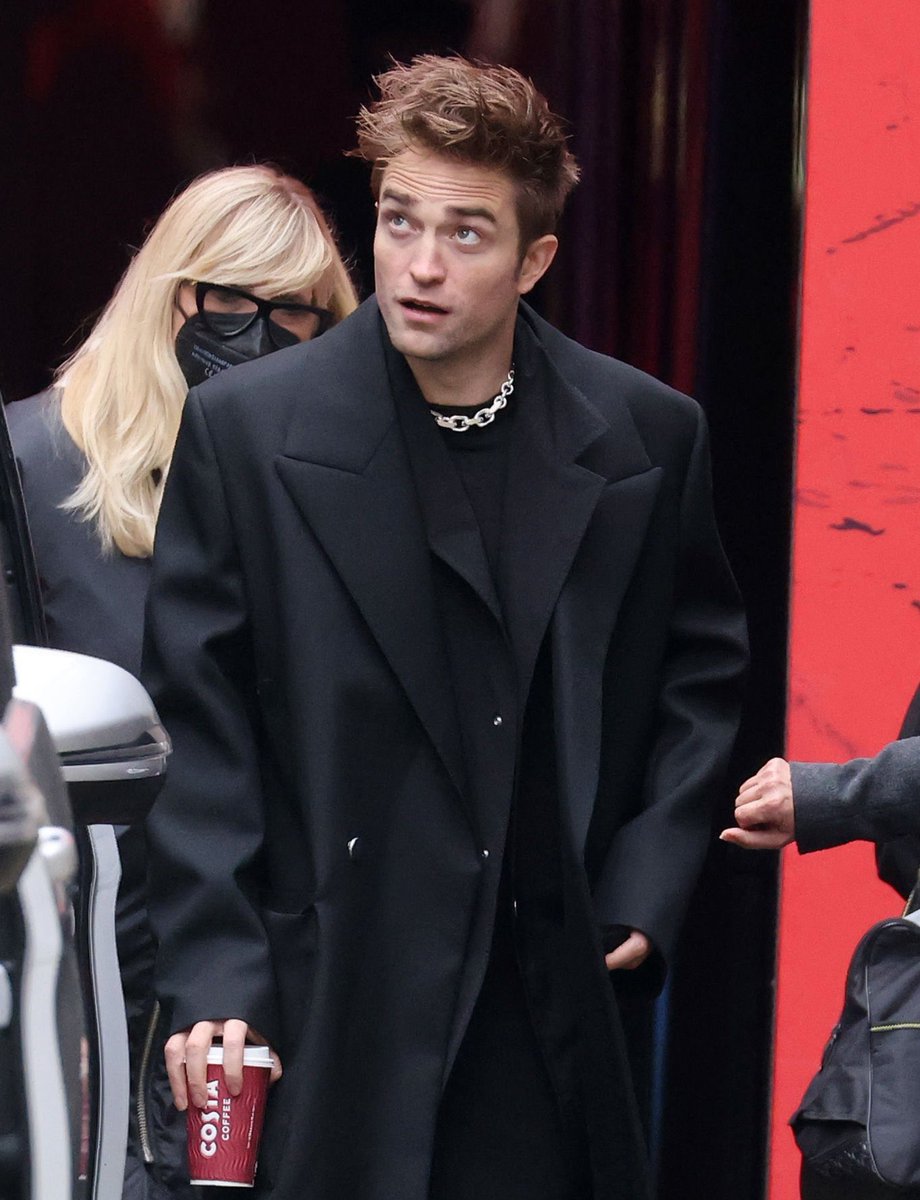 rejectedhannah's tweet photo. Rob’s stylist… whoever you are, thank you! https://t.co/6vs0BgI8Nt