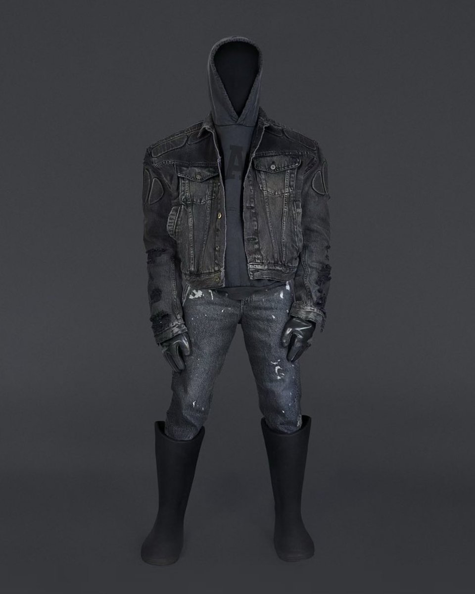 YEEZYXGAPGLOBAL's tweet photo. YE AND DEMNA INTRODUCE YEEZY GAP ENGINEERED BY BALENCIAGA https://t.co/viY3QWKuXm