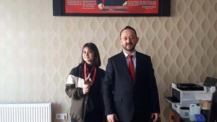 Ankara Gençler B Kategorisinde okullar arası maçlarda düzenlenen 2021 2022 Okul Sporlari Karete Genç B Kız Kumite 64 kg da dereceye giren okulumuz 10. Sınıf öğrencisi Ennur Sıla Güngör'ü, ailesini ve beden eğitimi öğretmenlerimizi kutluyor başarılarının devamını diliyoruz.