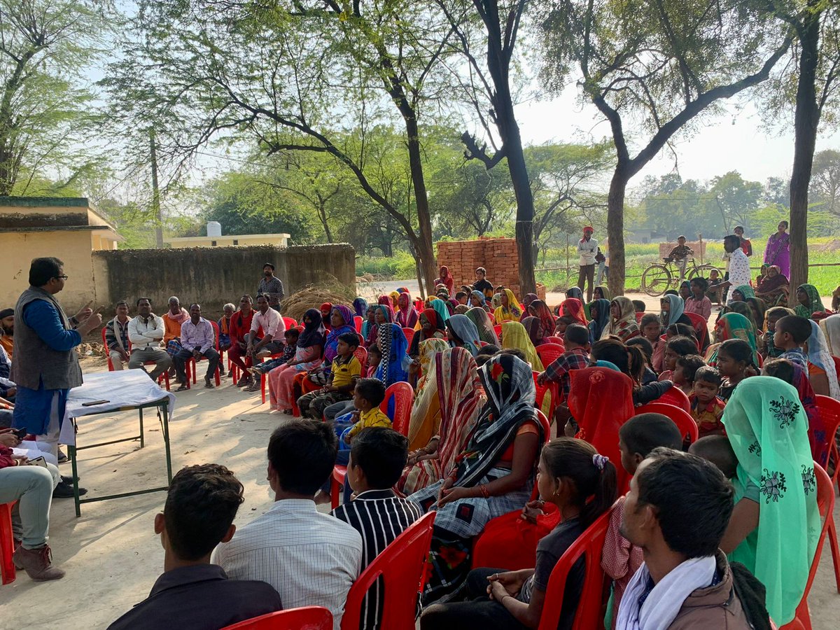 Prof <a href="/Abhina_Prakash/">Abhinav Prakash</a> ji interacted with women Labharthis from marginalised communities in Raebareli. Women are the most vocal supporters of BJP today. Strong approval of welfare schemes of PM Modi and administration and law &amp; order of CM Yogi. 
#samajiksamvad