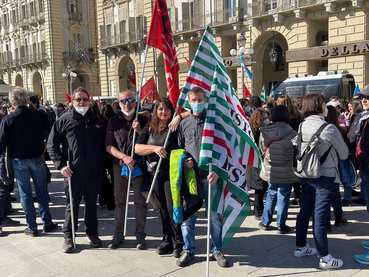 cgilaosta's tweet photo. 🔴 Anche la #Vda a Torino in piazza Castello per dire NO all’ipotesi di scorporo #nospezzatim #unicacometim @SlcVda @collettiva_news https://t.co/Djnk1CYFyB