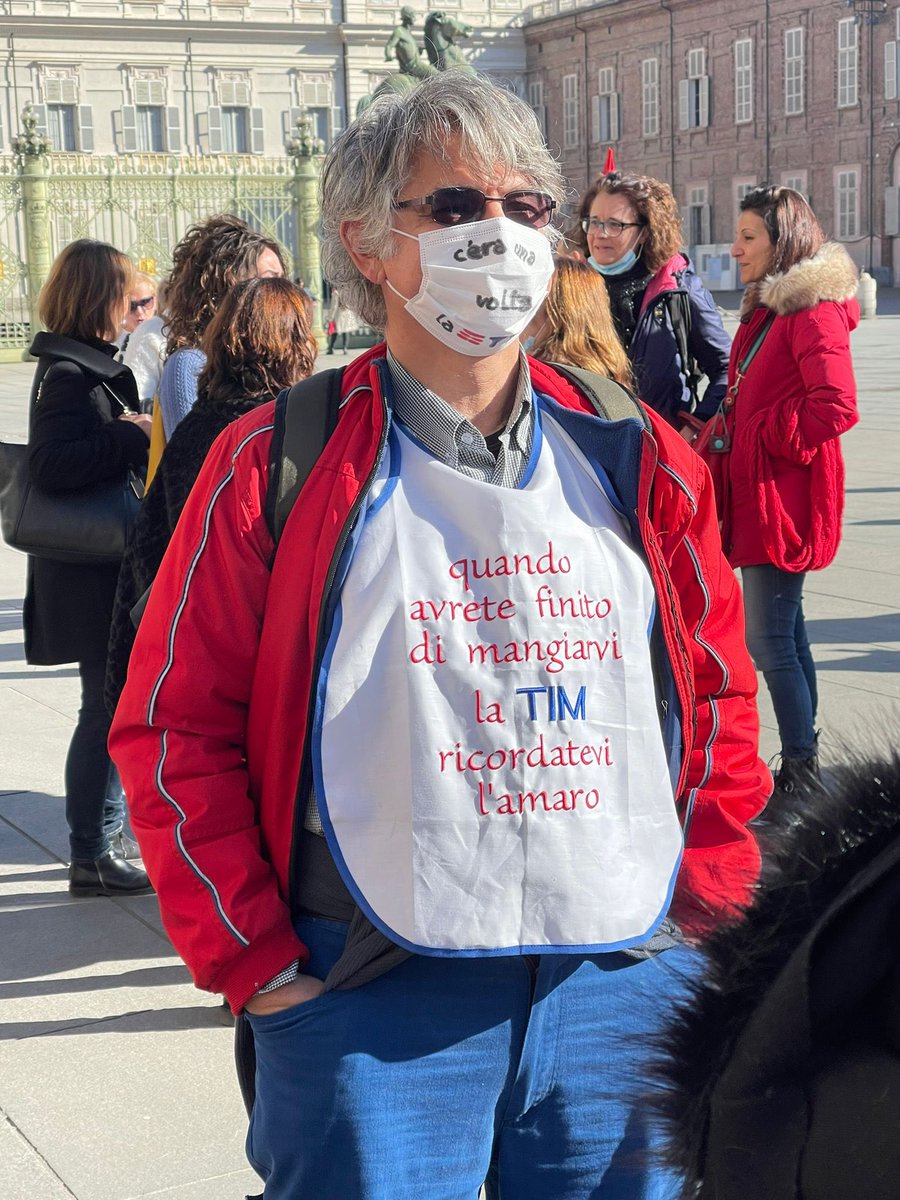 cgilaosta's tweet photo. 🔴 Anche la #Vda a Torino in piazza Castello per dire NO all’ipotesi di scorporo #nospezzatim #unicacometim @SlcVda @collettiva_news https://t.co/Djnk1CYFyB