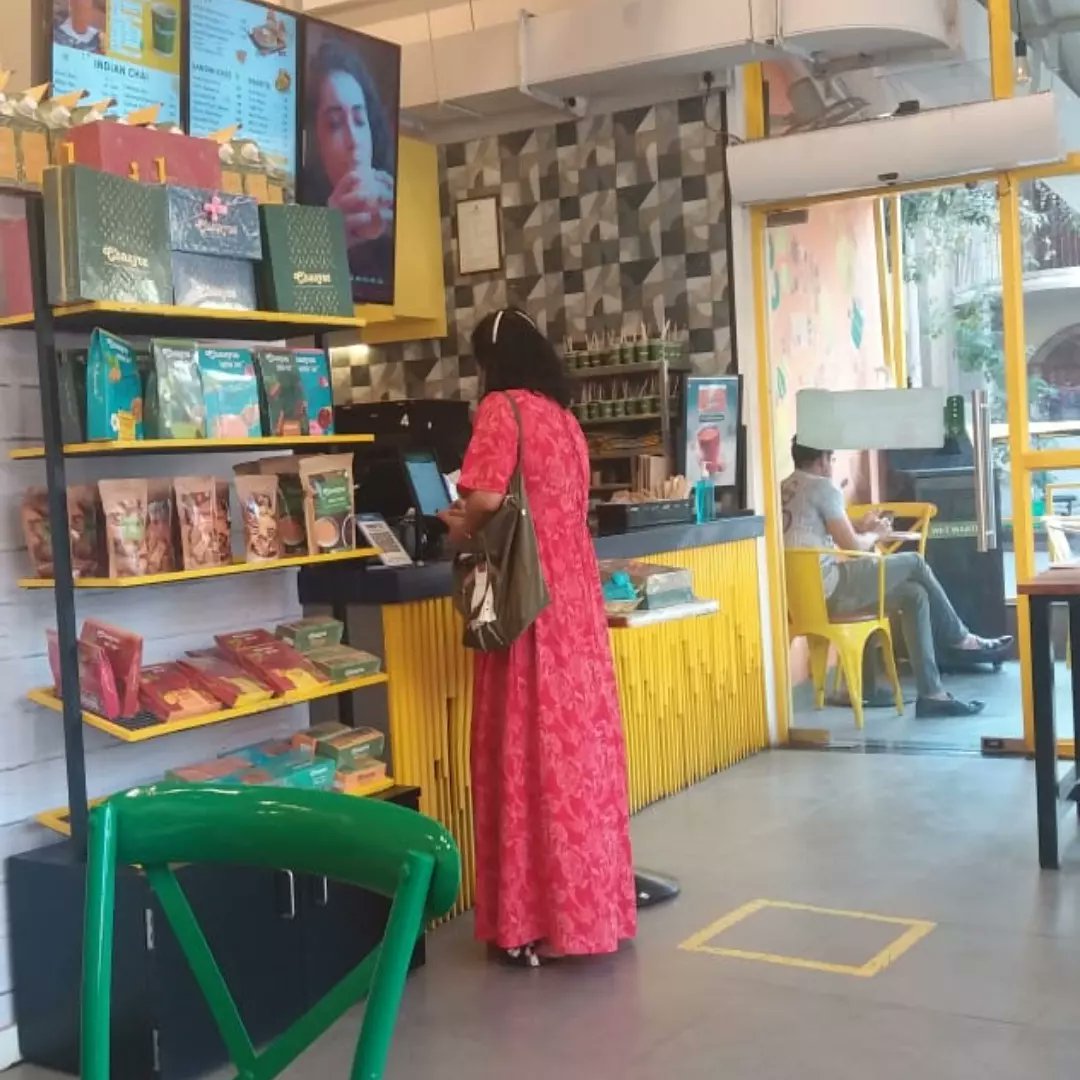 Urmila92531581's tweet photo. Mother's enjoy other's cooking and food because we are already so tired, bored and pressurised to churn out timely meals daily. Thankful I was not making the tea or the chaat for a change.
#Chayos #Bengaluru https://t.co/asMJianKcy