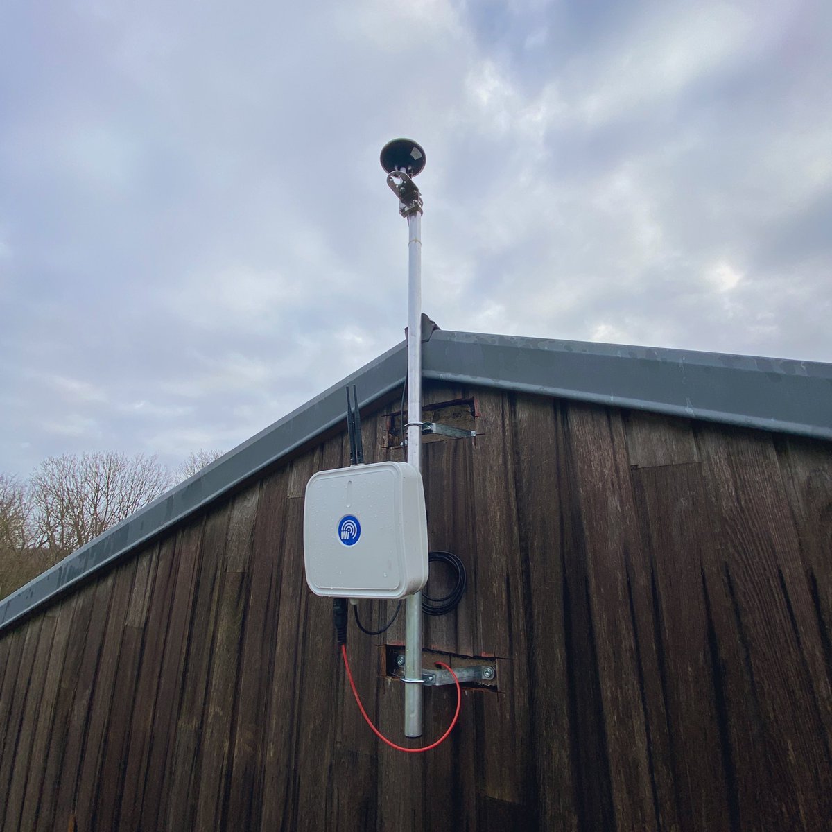 JeromeDamy's tweet photo. ✅ Nous venons de terminer l’installation de notre deuxième base GNSS RTK 🛰 sur la @digifermes de Miermaigne de la @chambagri28.

Elle s’appelle « CDA2 » et vient agrémenter le réseau #centipede.
#OpenSource #DIY #RTK https://t.co/a44682dccK