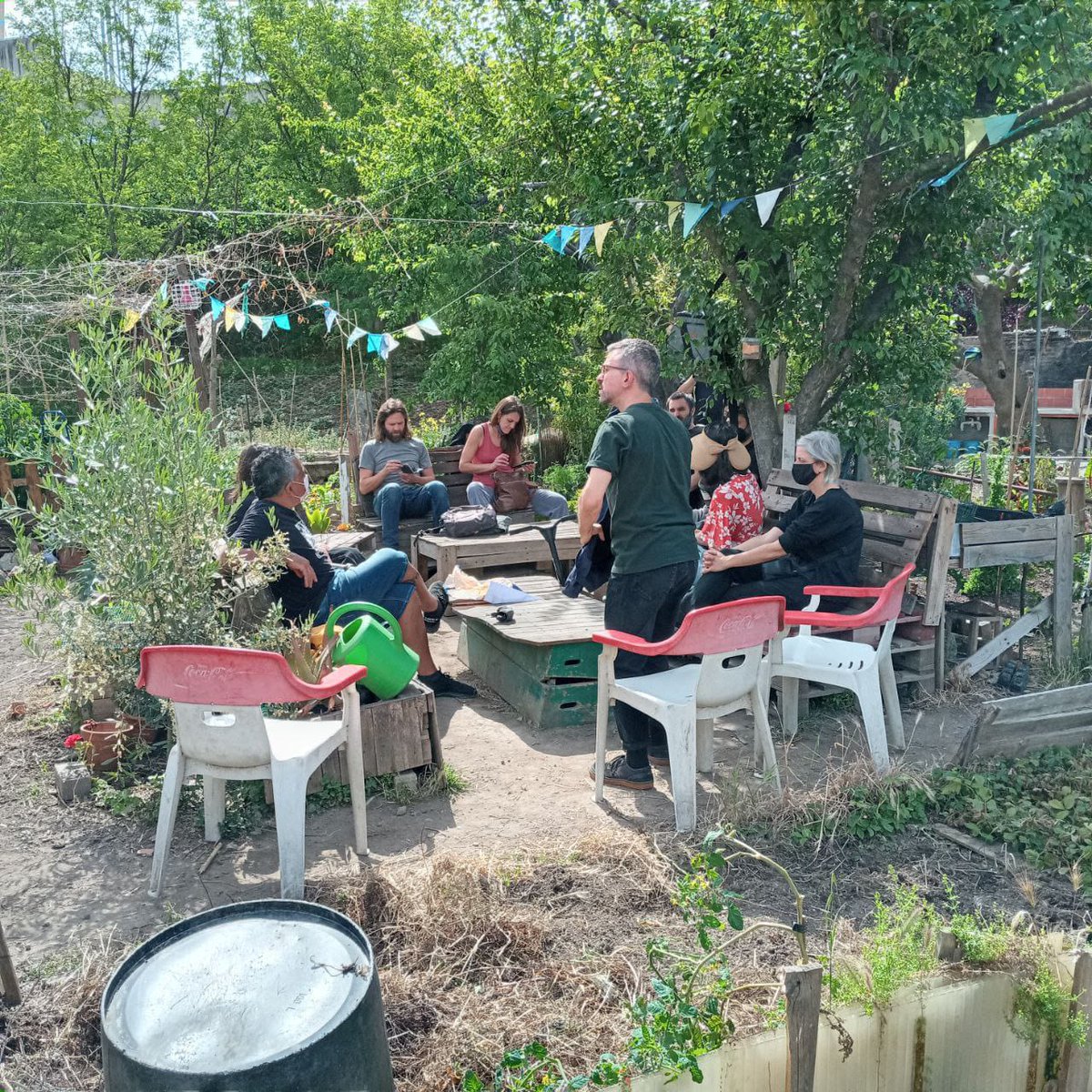 <a href="/Vida_Verda/">Vida Verda</a> <a href="/radio4_rne/">radio4_rne</a> <a href="/Alfons_ODG/">Alfons Pérez</a> <a href="/manelripu/">Manel Riu</a> <a href="/LaCapellaBCN/">La Capella</a> <a href="/SentitCritic/">elcritic.cat</a> <a href="/twitt_odg/">ODG</a> <a href="/JosepCabayol/">Josep Cabayol Virallonga.</a> <a href="/sicomtelevision/">SICOM. Periodisme crític independent i no neutral.</a> Hort Sec significa mucho para nuestro barrio #PobleSec: Creando raíces y redes, custodia de la naturaleza y de la ciudad, aprendizaje y experimentación para fomentar transformaciónes, y mucho más  ... <a href="/CleaBianquis/">marine renard</a> <a href="/Tomas_GarSan/">Tomás García-Sánchez</a> <a href="/vibesluca/">Luca Bucciarelli</a>