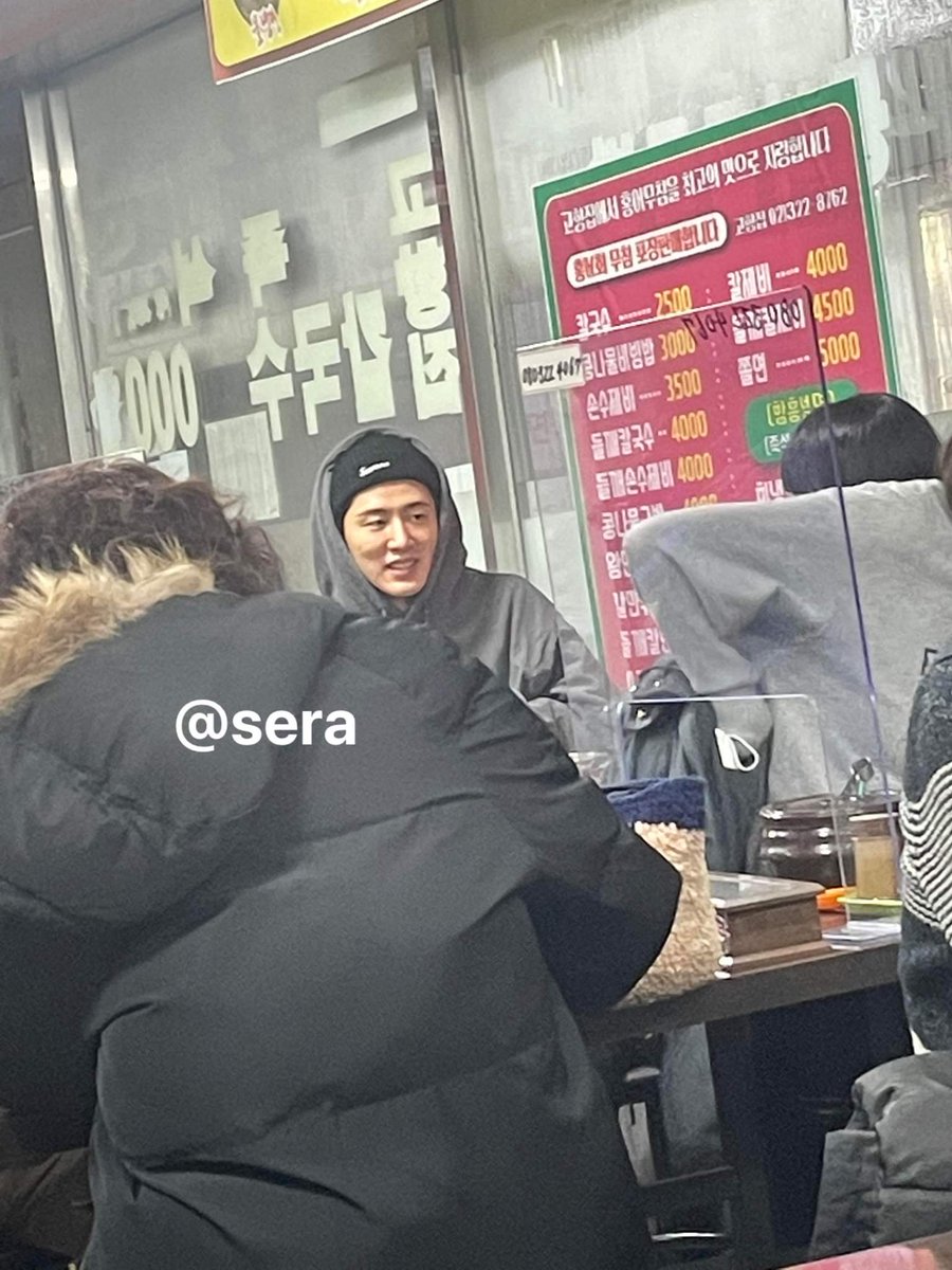 infohanbin's tweet photo. [PHOTOS] 20220223 B.I spotted at a restaurant today

#COSMOS #HANBIN @shxx131bi131 https://t.co/kqiWqSin6d