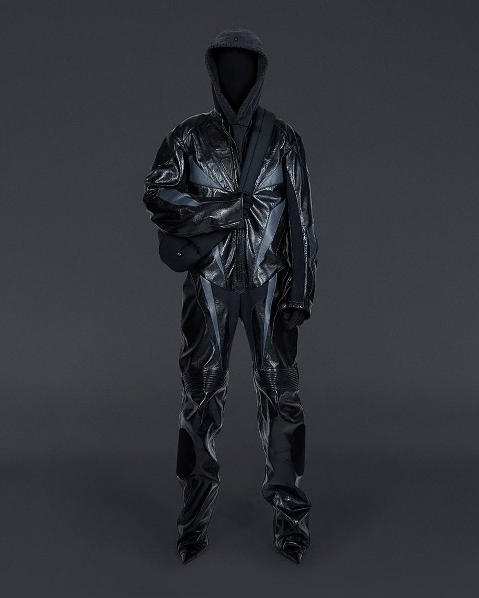 YEEZYXGAPGLOBAL's tweet photo. YE AND DEMNA INTRODUCE YEEZY GAP ENGINEERED BY BALENCIAGA https://t.co/YnInbmCblv