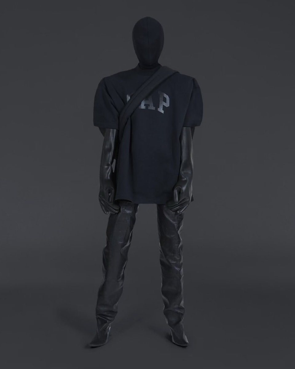 YEEZYXGAPGLOBAL's tweet photo. YE AND DEMNA INTRODUCE YEEZY GAP ENGINEERED BY BALENCIAGA https://t.co/YnInbmCblv