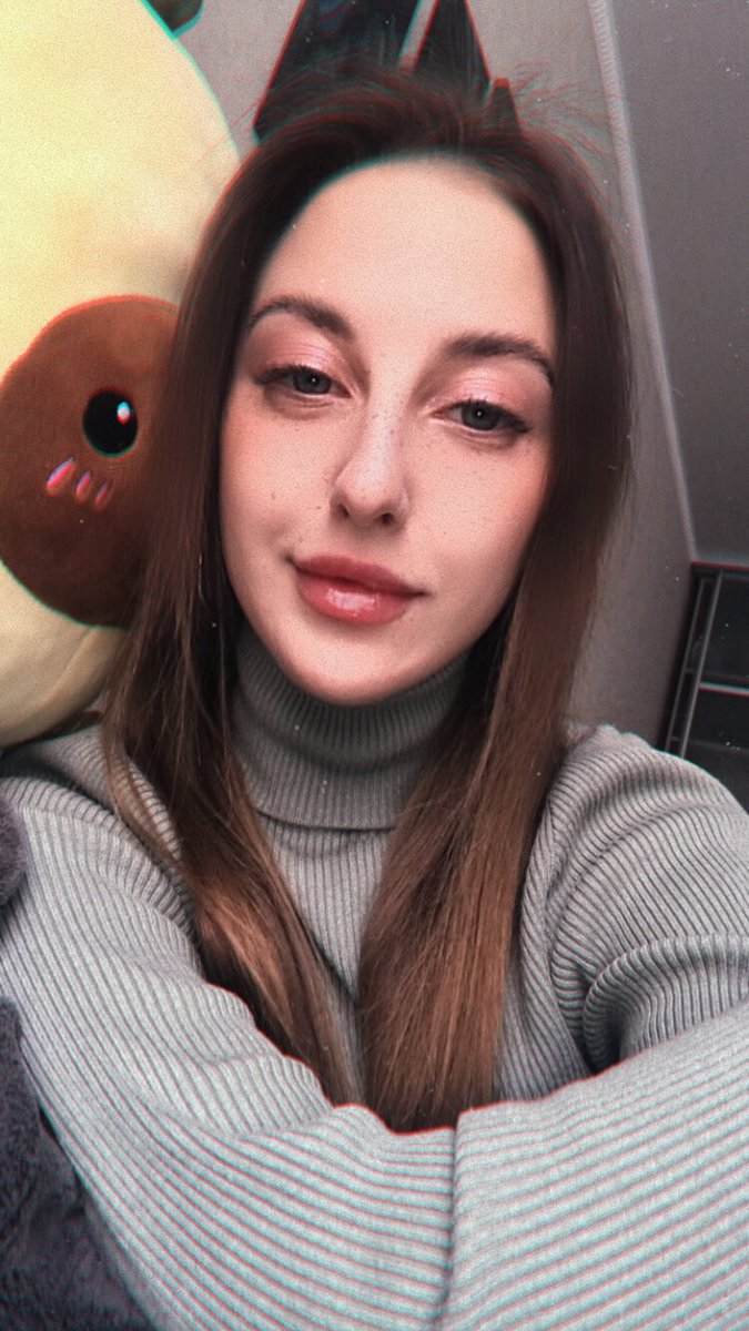 Niashitka's tweet photo. Поздравила Диму красиво! 
И ёлка будет стоять до лета у него! https://t.co/mPcGaasU3G