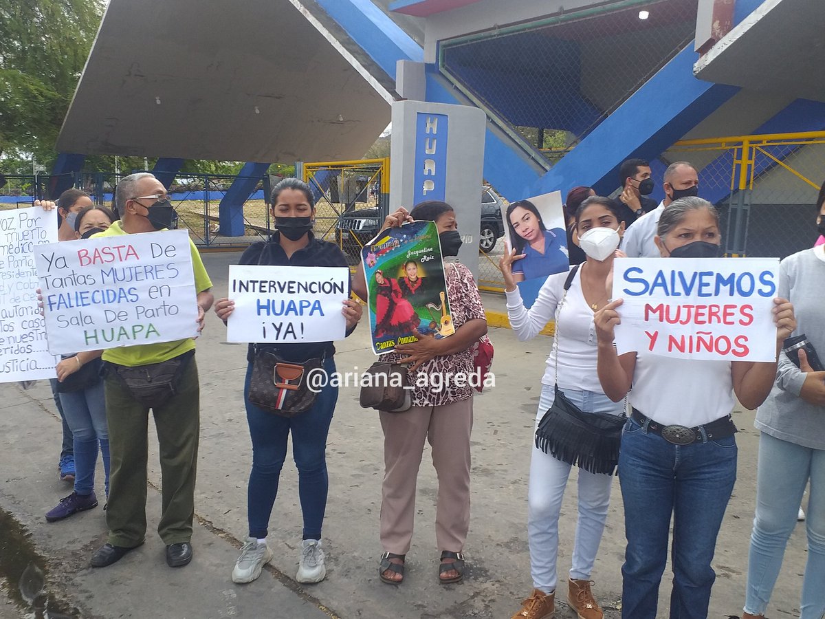 ReporteYa's tweet photo. #23Feb #Sucre #Protesta
@ariana_agreda: Familiares de Jacqueline Ruiz de 28 años quien falleció producto del contagio de una bacteria en sala de parto del Hospital de #Cumaná exigen justicia por el hecho. https://t.co/yWqkR8wKuG