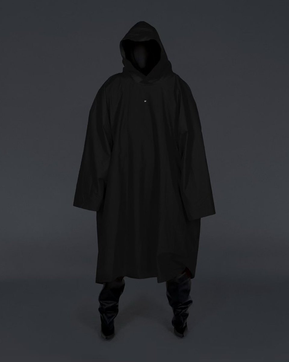 YEEZYXGAPGLOBAL's tweet photo. YE AND DEMNA INTRODUCE YEEZY GAP ENGINEERED BY BALENCIAGA https://t.co/r1QiMKXpQ9