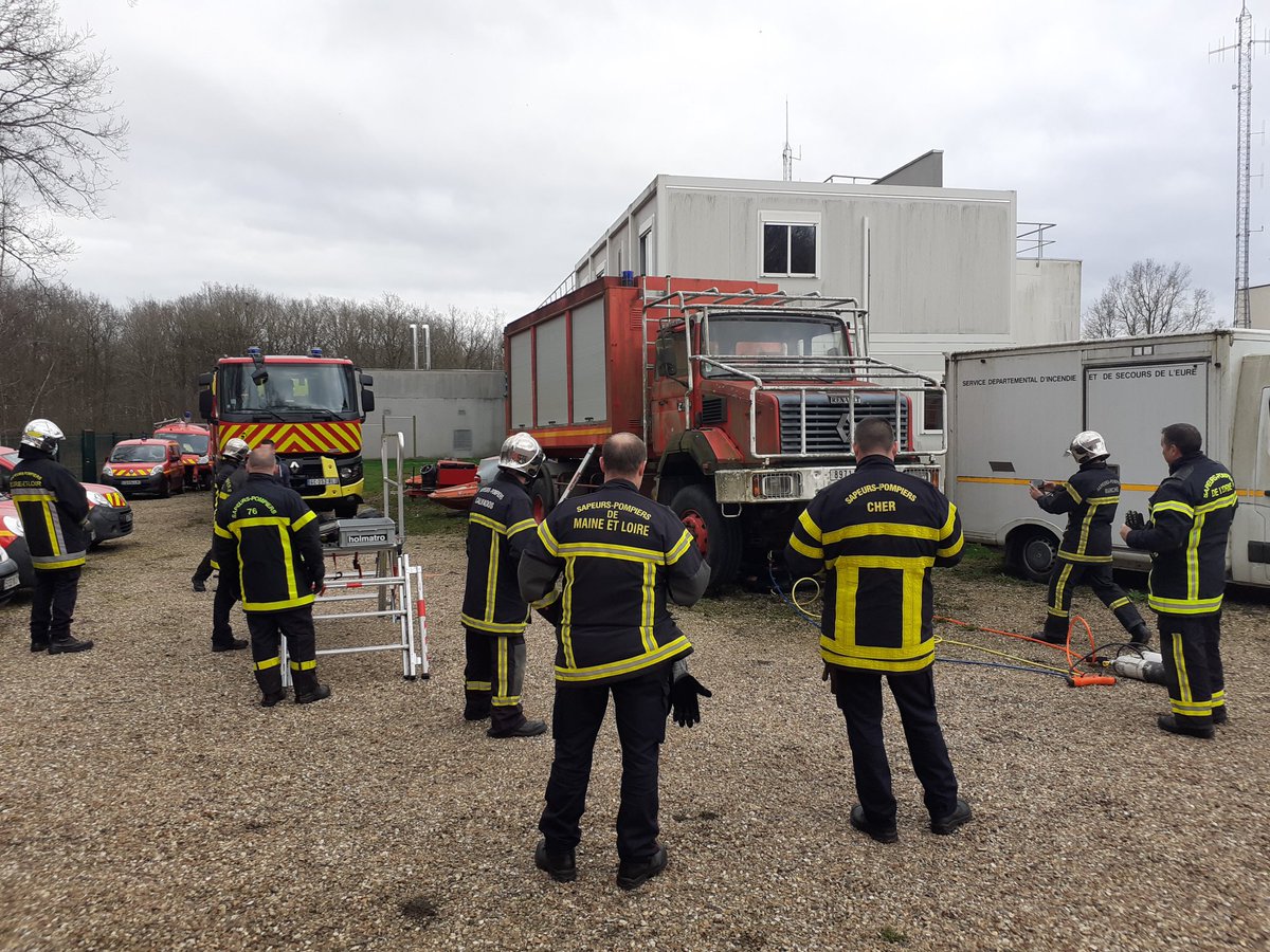 jerome54876144's tweet image. Réunion zonale Secours Routier de la zone de défense Ouest (1er groupe) au @sdis27 avec présentation des nouveaux coussins @HolmatroRescue @SDIS44 @SDIS_49 @Sdis76 @SDIS50 @SDIS_18 @sdis36 @SDIS14 @SDIS45 @Officiel_SDIS28 @SDIS60 @sdis