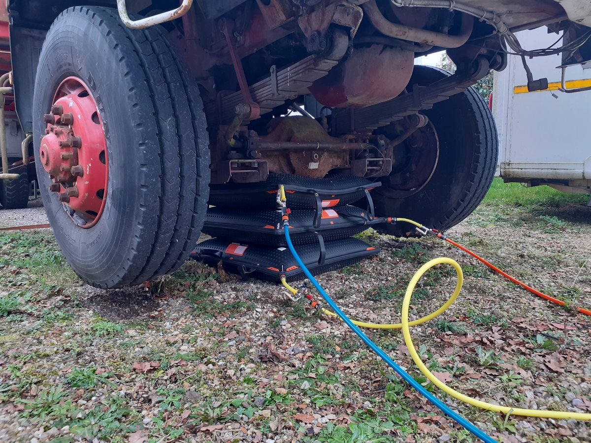jerome54876144's tweet image. Réunion zonale Secours Routier de la zone de défense Ouest (1er groupe) au @sdis27 avec présentation des nouveaux coussins @HolmatroRescue @SDIS44 @SDIS_49 @Sdis76 @SDIS50 @SDIS_18 @sdis36 @SDIS14 @SDIS45 @Officiel_SDIS28 @SDIS60 @sdis