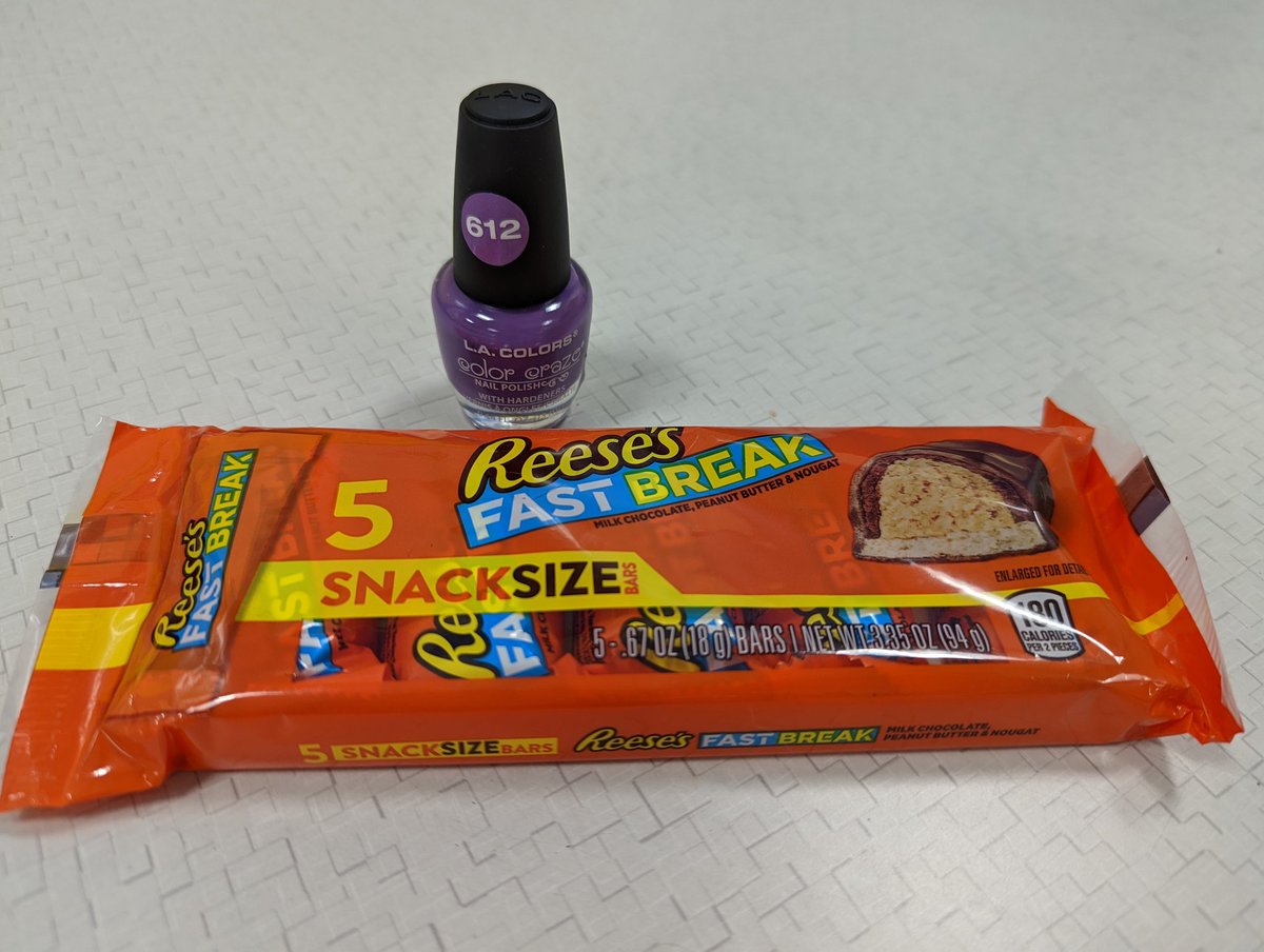 Queenof4thGrade's tweet photo. One of my students brought me my favorite candy and favorite color this morning, just because ❤️ #lifeofafourthgradeteacher #relationships #liveyourexcellence https://t.co/v3VxKvhrIg