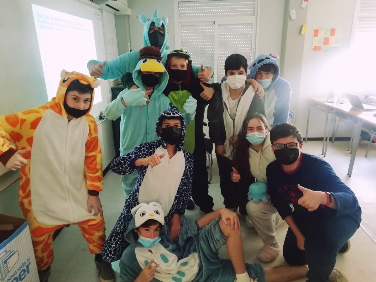 Al <a href="/SunsiMora/">Institut Sunsi Móra</a> estem carregant piles per celebrar el Carnaval. Avui tocava dia de pijames! #Carnaval2022 <a href="/radiocanetdemar/">Ràdio Canet</a> <a href="/ajcanetdemar/">Aj. Canet de Mar</a>