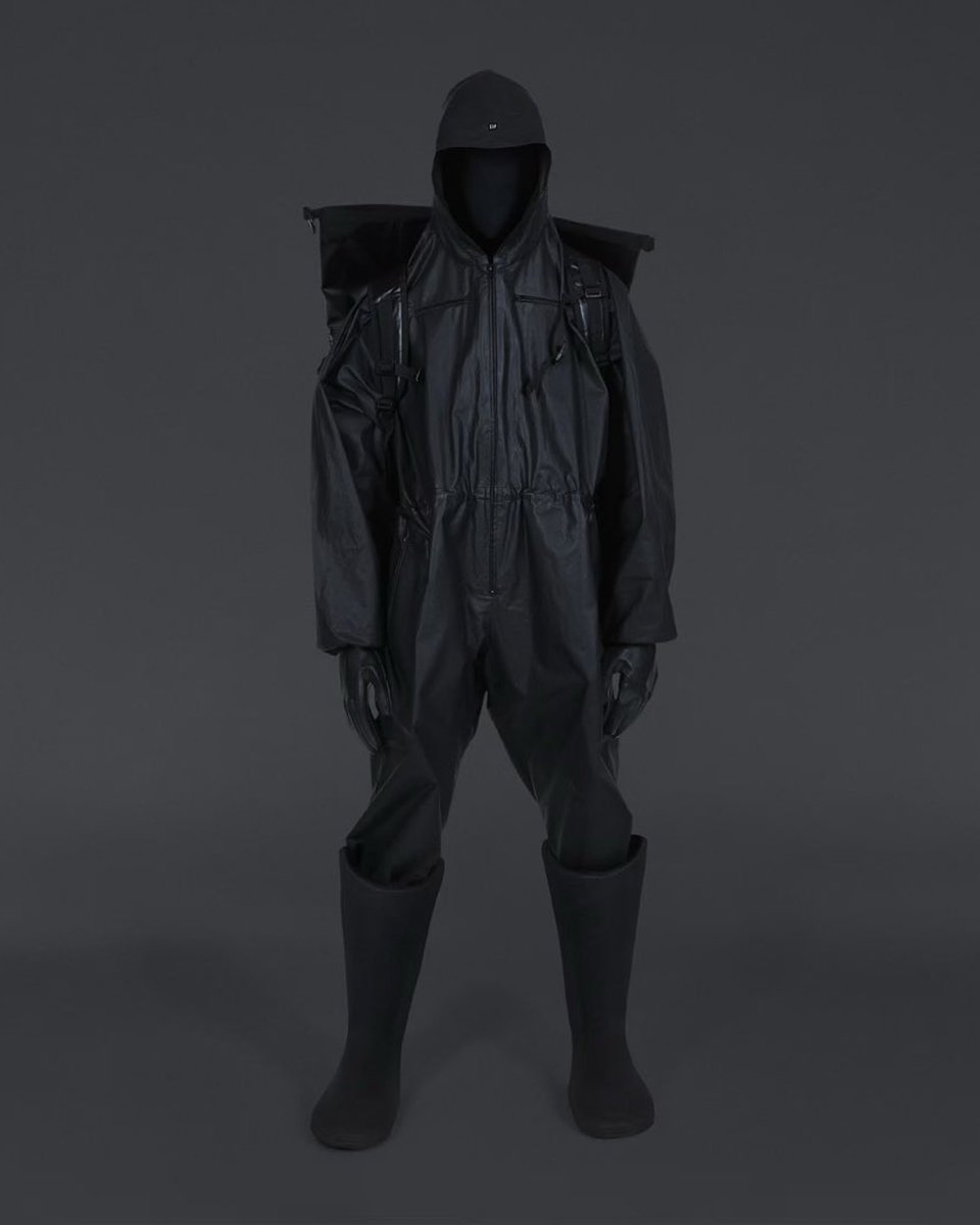 YEEZYXGAPGLOBAL's tweet photo. YE AND DEMNA INTRODUCE YEEZY GAP ENGINEERED BY BALENCIAGA https://t.co/tORgfMilYR