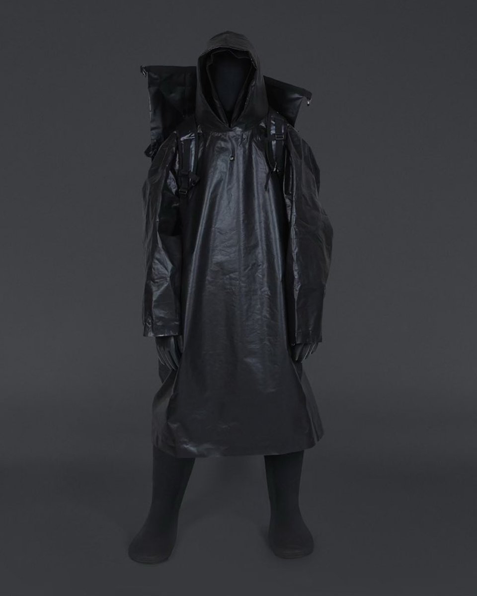 YEEZYXGAPGLOBAL's tweet photo. YE AND DEMNA INTRODUCE YEEZY GAP ENGINEERED BY BALENCIAGA https://t.co/tORgfMilYR