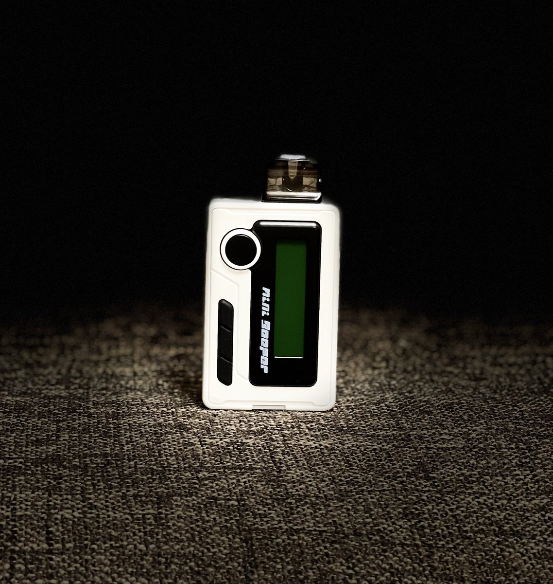 VAPE_JUN's tweet photo. @BeyondVapeJapan さんからプレゼント企画当選品頂きました！

ポケベル世代の自分には、愛着の湧くフォルム！
液晶画面のギミックも好きです。

暖かくなったら散歩のお供に連れ出そうと思います。
ありがとうございました！

 #ByondVapeJapan
 #プレゼントキャンペーン
 #minibeeper
 #vape https://t.co/70lse33J4M