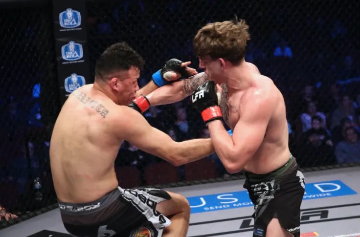 FordewinMMA's tweet photo. El 22 de febrero del 2019 se llevó a cabo #LFA61, con la defensa del título de peso medio como pelea estelar.
El campeón @BrendanAllenMMA, se enfrentó a Moses Murrietta y luego de 5 rounds, retuvo su cinturón por la vía de la decisión.
#MMATwitter #FordewinMMA @LFAfighting https://t.co/yfCI2KcqXK