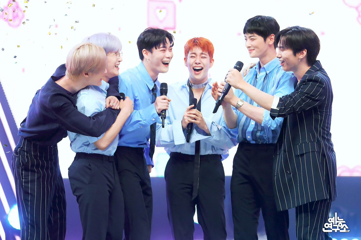 zukkiinyom's tweet photo. ギリギリになってしまったけど、ASTRO 6周年おめでとう🤍6年目もASTROらしく楽しく笑顔で活動してくれたら嬉しいです(^^)いつもたくさんの幸せをありがとう！사랑해요♡
#아스트로_6주년_여전히_우린함께야
#빛난6년_더빛날_6개의별_아스트로 #ASTRO_6th_StarryDay #ASTRO #AROHA https://t.co/V8DyCgHNgm