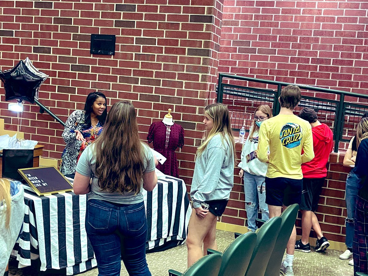 Ms. Williams 🧁🧪📣✊🏾 tweet media