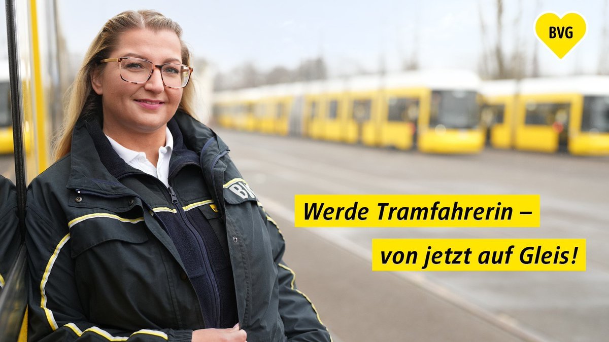 BVG_Unternehmen's tweet photo. Fast 300 Tramfahrerinnen steuern die langen Gelben durch #Berlin. Doch wir suchen noch viel mehr tolle Kolleginnen und veranstalten daher am 12. März ein digitales Infoevent speziell für Frauen. Jetzt anmelden: https://t.co/XBfmYzUSea.
#nuraufsgelbaus #femalerecruiting #ÖPNV https://t.co/w54u6jxqDn