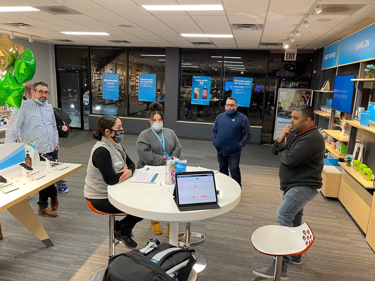 Training/Coaching/Spreading the message about CRU/Fiber and CX!!!
#Serve1st
#ARPartnership 
Mobily Executive team <a href="/MobilyLlc/">MobilyLLC</a> is out on the town! Burning the midnight oil. <a href="/GreaterLakesMkt/">Greater Lakes Market 🌊</a> <a href="/PaulaVofGLM/">Paula</a> <a href="/TomMonahan10/">Tom Monahan</a>