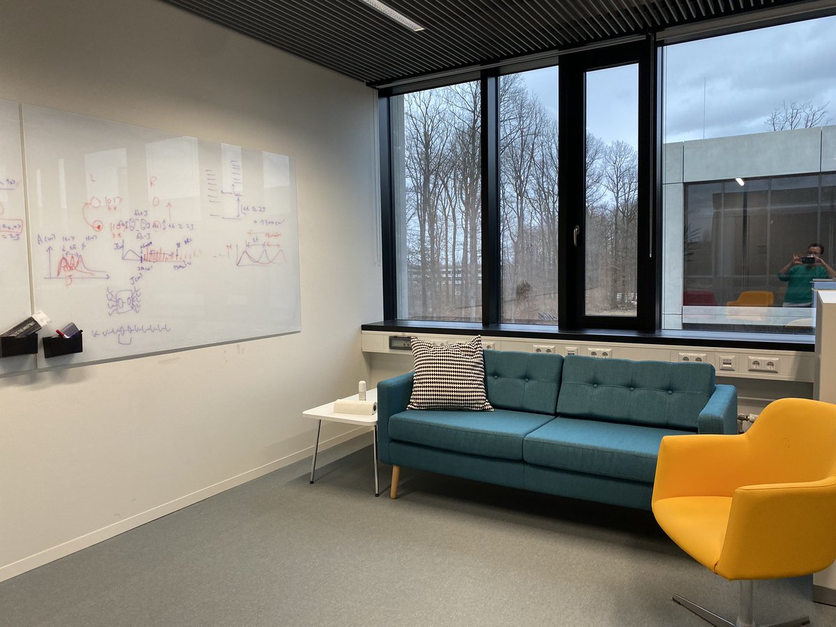 qubit_ulm's tweet photo. Our seminar room got the final pieces of furniture and is ready for post Covid discussions #sofasandPhysics #missingpeople #directcontact #nomoreZoom #almost #livediscussions @qubit_ulm https://t.co/mFqtzouT77