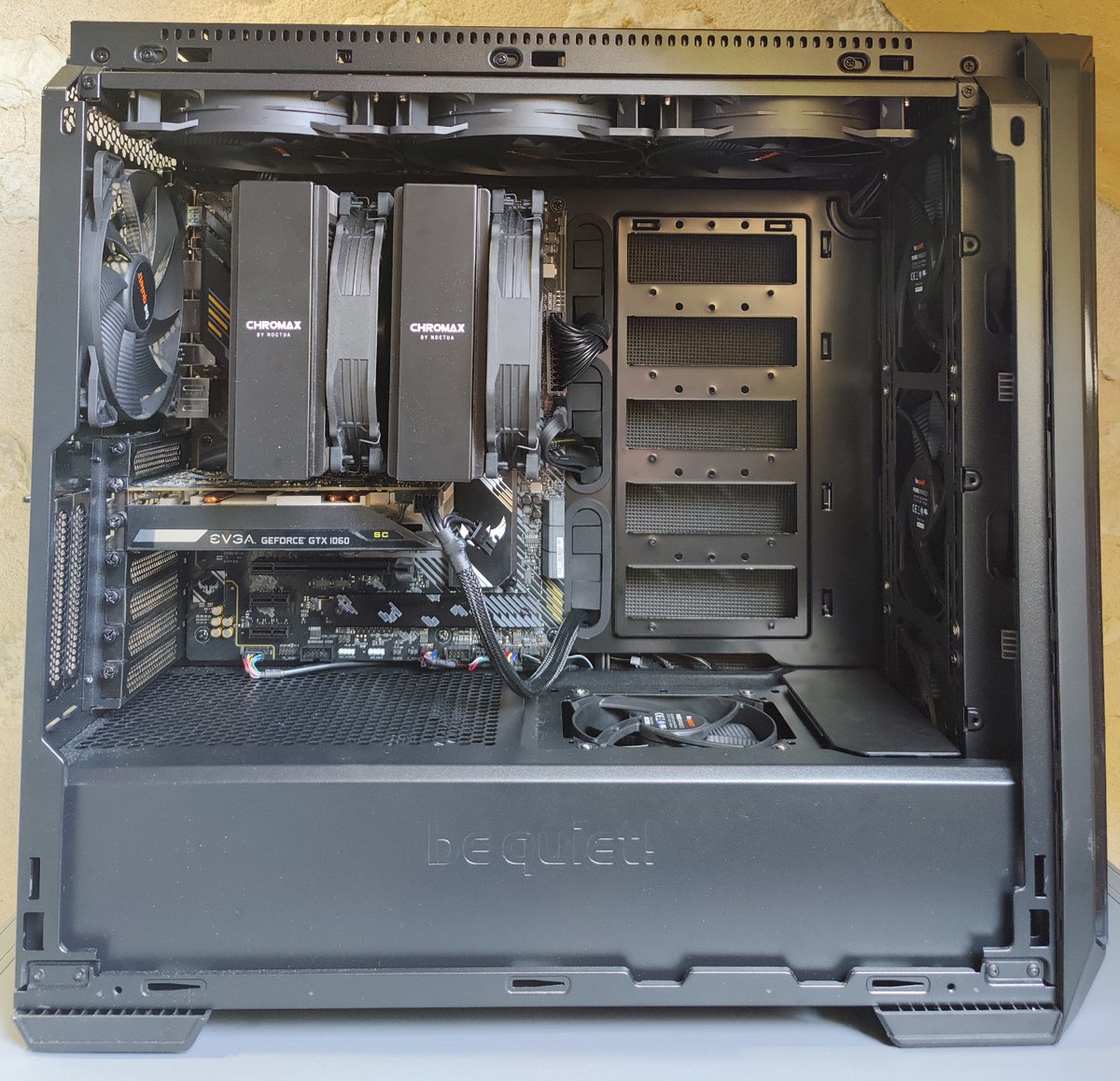 jgalode61's tweet photo. 🛠🛠 Mon nouveau PC 🛠🛠

🔧 Boitier: SILENT BASE 601
🔧 Aircooling CPU : Noctua NH-D15 Chromax Black
🔧 CPU: AMD Ryzen 9 5950X
🔧 CM: ASUS TUF GAMING B550-PLUS
🔧 RAM:  G.Skill 32 GO 3200 MHZ
🔧 SSD: Seagate FireCuda 530 2To
🔧 PSU: DARK POWER 12 1000W Titanium https://t.co/EQWpyxtd8s