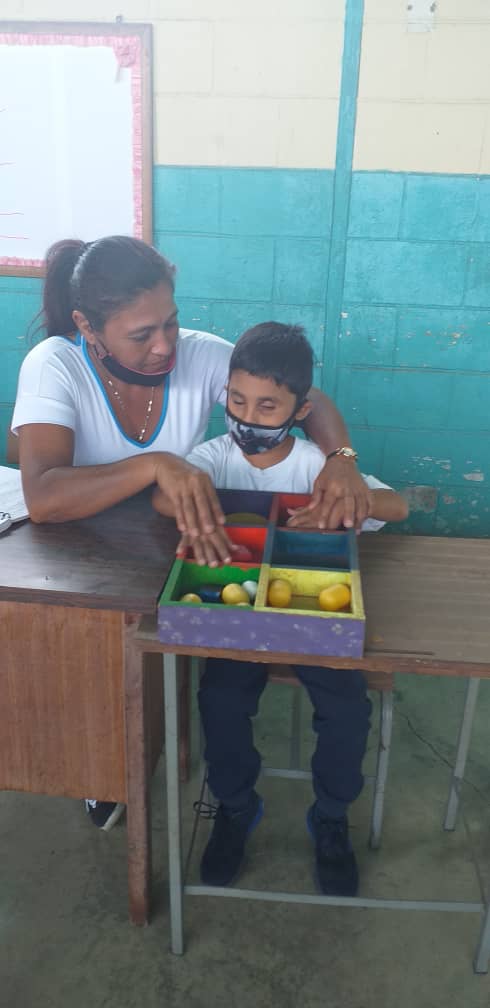 NotiEducate's tweet photo. Participante de nuevo ingreso integrado en la #Escuela 3 de noviembre cursante del 3 grado, es atendido en el #CAIDV, como compromiso de asistir al centro para dar orientaciones a las actividades de aula @MPPEDUCACION @_LaAvanzadora @gtorodelara @MariaM_PSUV @PrimitivoPsuv https://t.co/RY1aHPvTgw