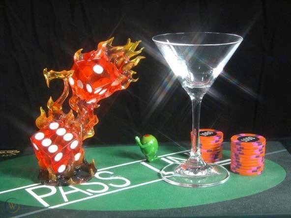 OfficialGodard's tweet photo. Bringing paintings to life thru sculpture…#artist #godard #prayingForSevens #vegas #art #sculpture #martini #martiniArt #gamblingArt #wineArt #oliveguy https://t.co/2QzSgVCTtx