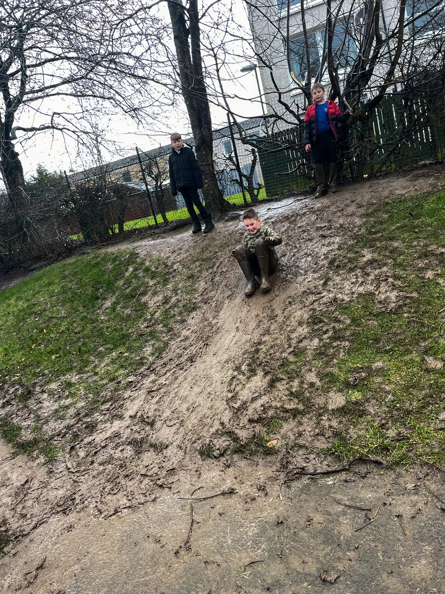 HowdenStAndrews's tweet photo. P7A and P6 had their risky play afternoon. They were using a range of skills including ‘inspecting,’ ‘innovation,’ ‘collaboration’ ‘risk assessing,’ and ‘team-work’ #jumpinginginmuddypuddles #bigsplash #innovativeexcellence #hsaway #riskyplay https://t.co/p1nfLBUbNM