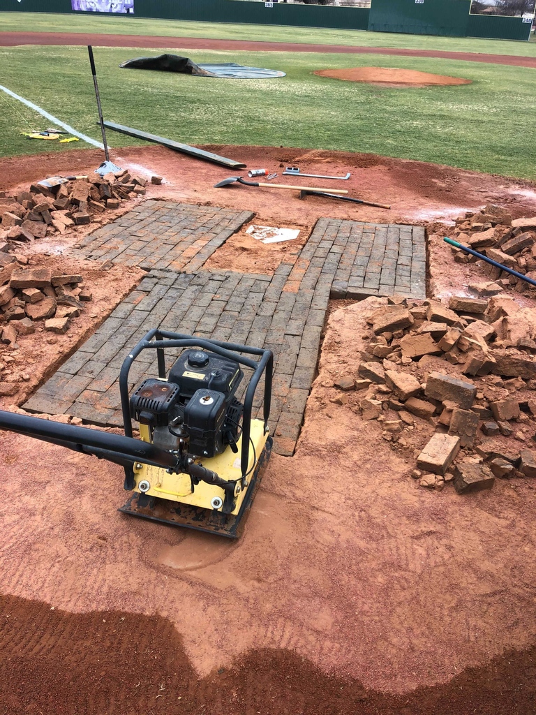 SFSturf_pros's tweet image. We completed a fun job last week for @FortWorthISD&apos;s @PaschalFWISD baseball!  The crew excavated, installed clay bricks, and reshaped the mound and home plate circle.  #TableTop #FlipTheTurf @Diamondpropgp