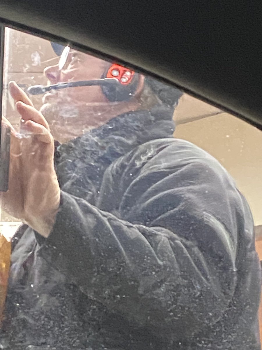 Nazdaqxbox's tweet image. hey @tacobell is this proper #coronavirus safety methods in a restaurant? where can i get support for this? haven’t heard back in the app? i didn’t eat my food! there’s a mandate in my town!