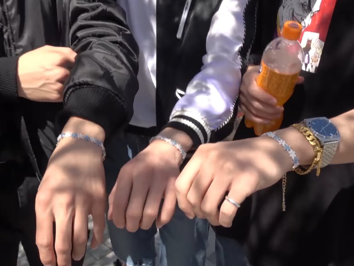 thth90870141's tweet photo. matching bracelets🤝😫 https://t.co/Lxgq1jcoih