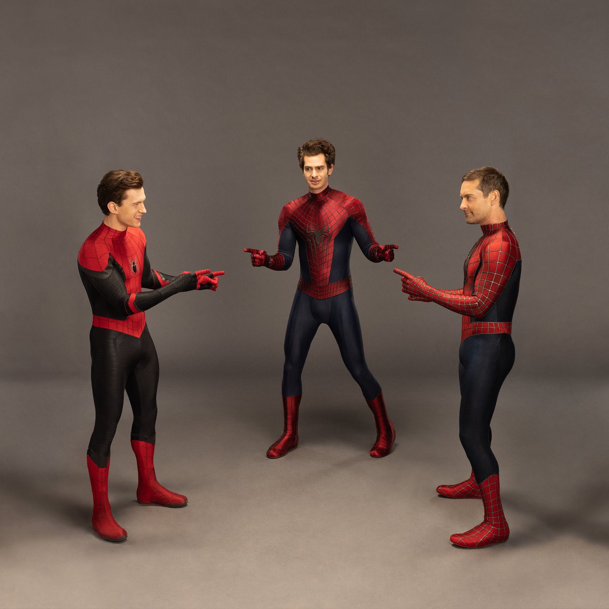Awww😍
ADORO, non aspettavo altro😍 
This is what I needed! 🕸🕷🕷🕷🕸
The olny spiders l love!❤️
#SpiderManNoWayHome #tomholland #andrewgarfield #TobeyMaguire