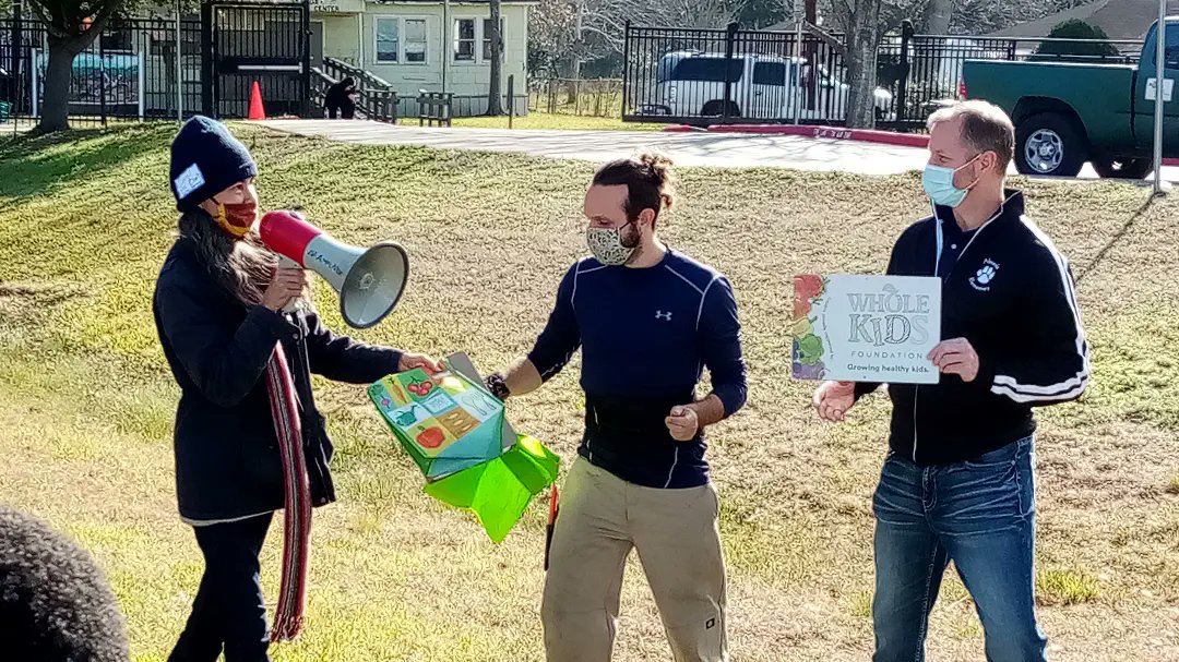 AlmedaES_Wrap's tweet photo. ALMEDA COMMUNITY GARDEN 🐾🎍⛏️🌽💪🏾 @Almeda_Elem @Ian_Olmstead https://t.co/eOUAiE1Tq1
