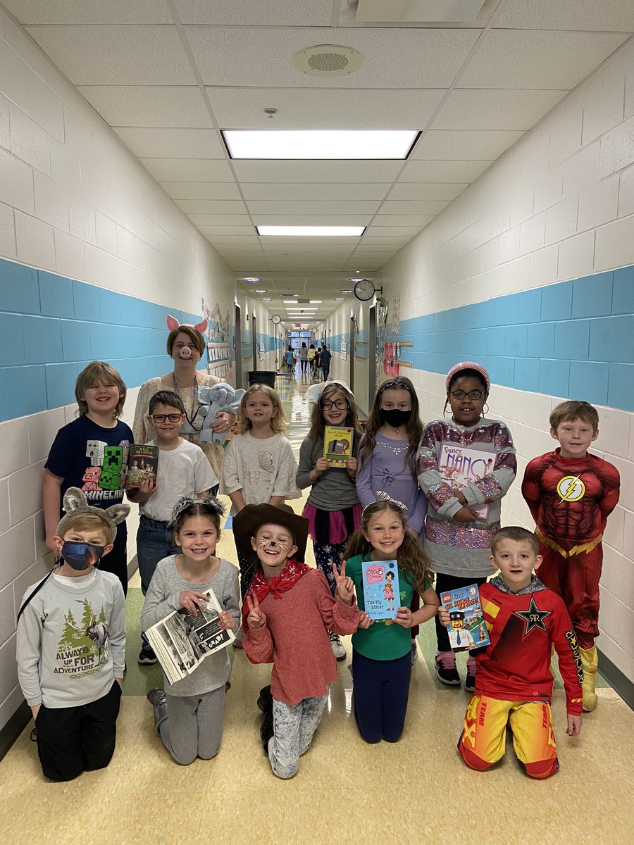 JennBottoms's tweet photo. Second graders in my class and Mrs. Rogerโs class looked great dressed as their favorite book characters! I even found my friend Elephant in another classroom! #LoveWC @WTBobcats @shaunar73771296 #favoritebookcharacter #wehavespirit https://t.co/llDtjszLcK