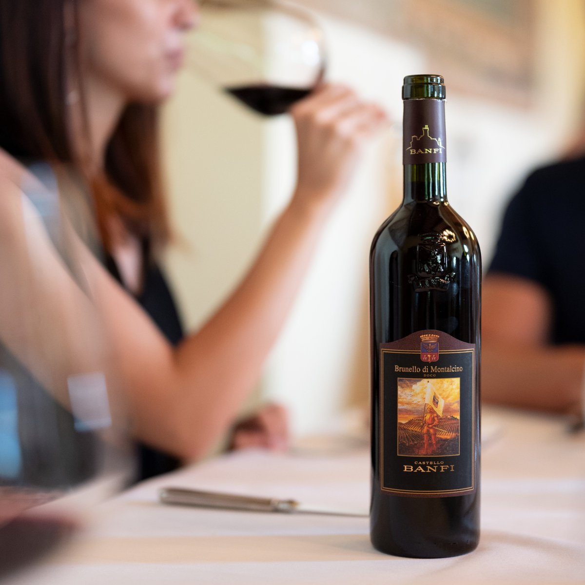 BanfiOfficial's tweet photo. Diamo il benvenuto al #Brunello #CastelloBanfi 2017, incredibilmente piacevole con la sua strepitosa eleganza e finezza.
We welcome #Brunello #CastelloBanfi 2017, incredibly enjoyable with its great elegance and finesse.
https://t.co/R7EuKjHhLl
#banfi #brunello2017 https://t.co/EwpAec6yLI