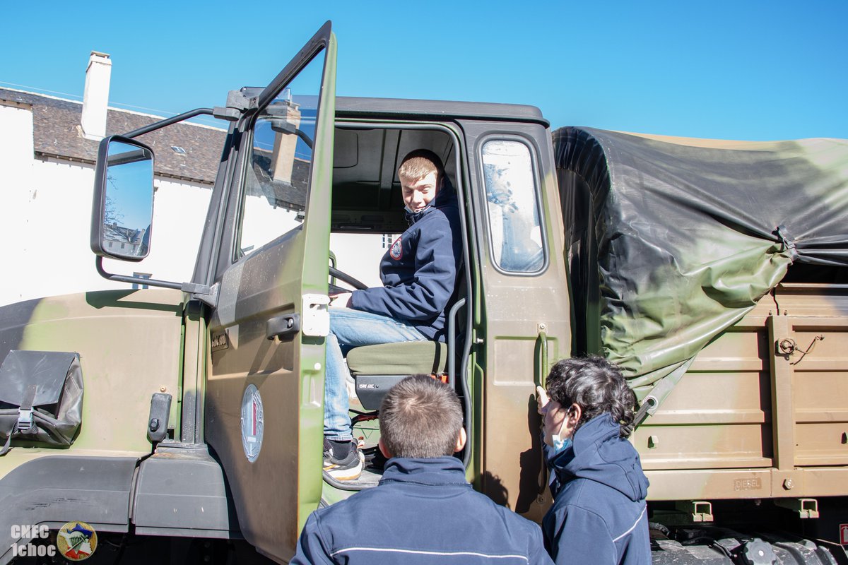 CNEC1CHOC's tweet photo. 👉Les jeunes volontaires du #ServiceNationalUniversel , actuellement en séjour cohésion en Cerdagne, ont été accueillis aujourd'hui au CNEC-1CHOC pour une présentation de l'Armée de terre, du CNEC-1CHOC, du matériel et des activités.
#LienArméeNation #SNU
#jeunesse
#COME2CIA https://t.co/oYGdKlKZmv