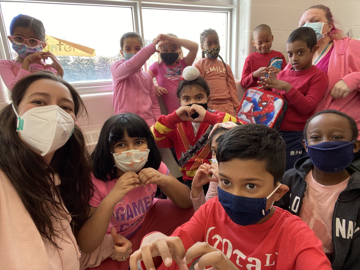 MrsPungitore's tweet image. Today and everyday we #LiftEachOtherUp 💕 Happy #PinkShirtDay #BeAnAlly @TribuneDrive