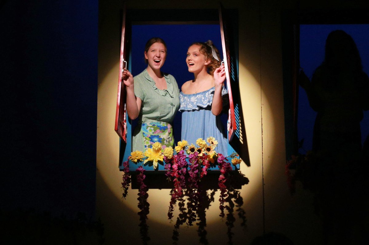 220Arts's tweet photo. Have you gotten your Mamma Mia tickets yet? Check out some images from last night! Photo Credit: Paul Mahon #seethestudent220 online tickets- https://t.co/x15vJad0GS https://t.co/bRCF0yxSEq