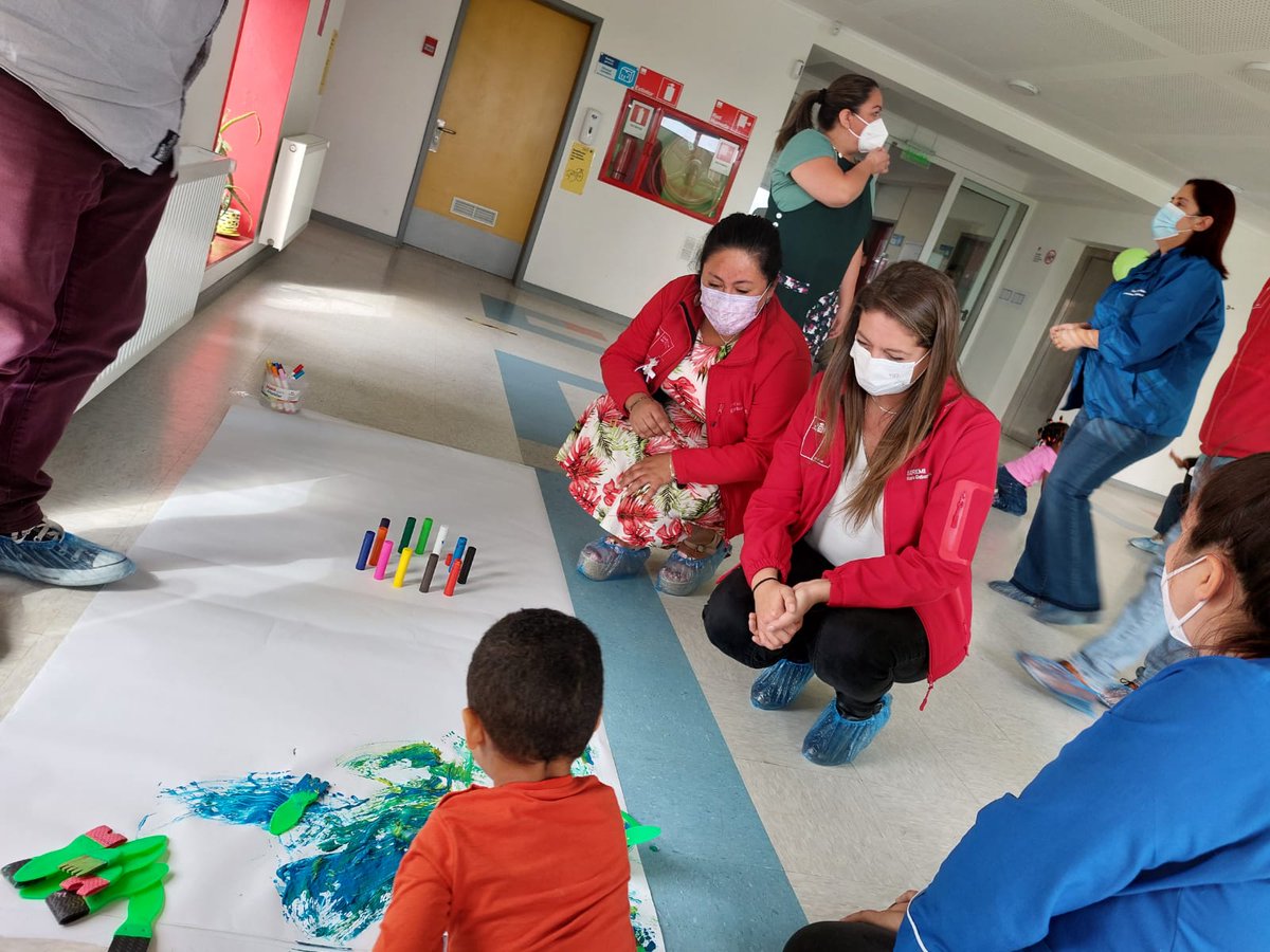 🟣Junto a <a href="/DPRLosRios/">Delegación Presidencial Regional de Los Ríos</a>, <a href="/MMEG_LosRios/">Seremi Mujer y Equidad de Género Los Ríos</a>  <a href="/seremieducrios/">Seremi de Educación Región de Los Ríos</a> y <a href="/JUNJI_Losrios/">JUNJI Los Ríos</a>, reforzamos la difusión de nuestros canales de orientación y prevención de violencia en contra de la mujer, haciendo entrega de afiches📄 que se instalarán en los establecimientos educación inicial de #LosRíos