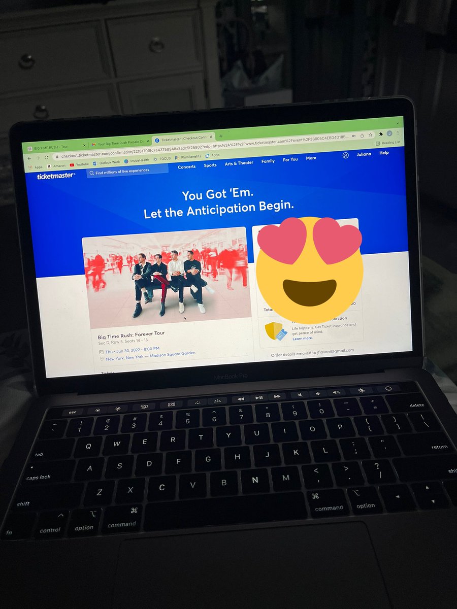 swiftyBTR's tweet photo. WOOHOOOOO section D!! @btr5eva https://t.co/Uu07zr50SD