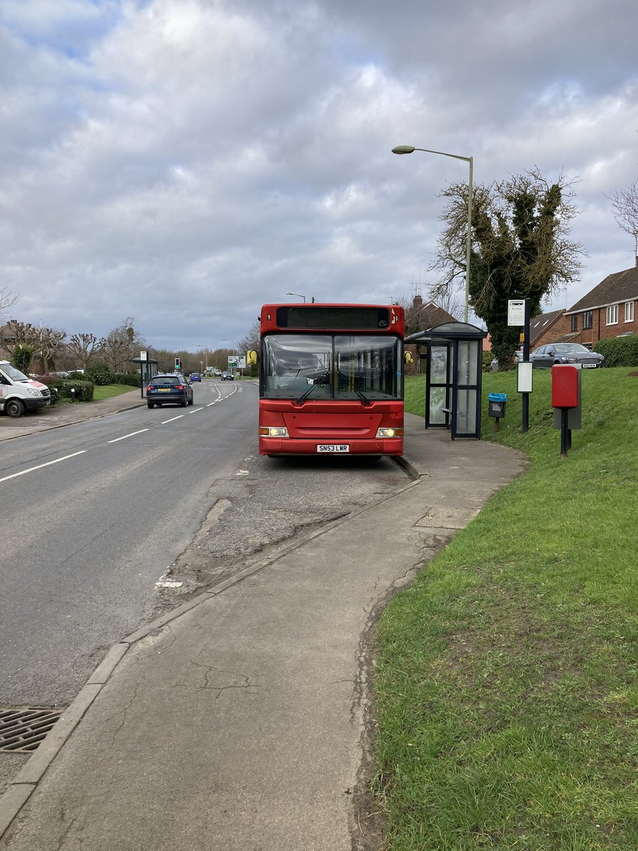 SunshineCarole's tweet photo. @RedlineBuses for heavens sake teach your drivers to turn off their engines while waiting at a stop for 5 mins. Definitely not B-Corp 😬 https://t.co/QJ9h5KGOzB