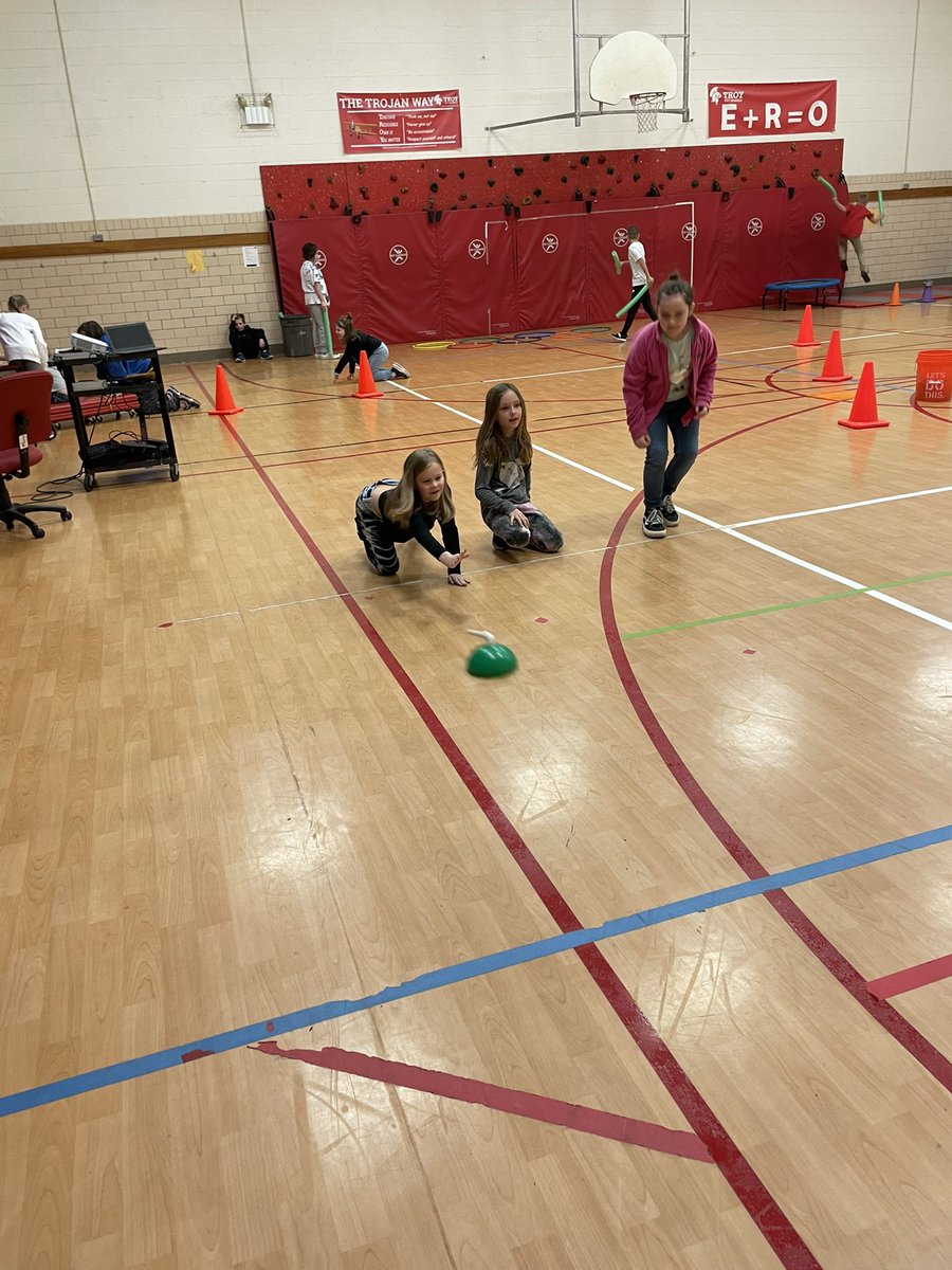 MrNawroth's tweet photo. Winter Olympics at Forest Elementary during PE @Forest_TCS https://t.co/NN4TQW1Ca0