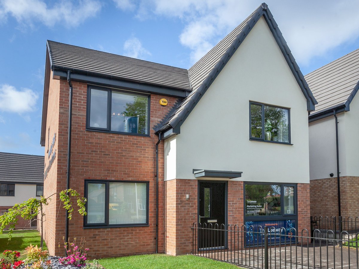 CompendLiving's tweet photo. Make your hump day better by visiting our stunning showhome at The Leeway in #Hull.
We’re open Thursday - Monday 10am until 5pm, ready to assist you with your homebuying journey!
📞Call now on 01482 767 654
#compendiumliving #theleeway #showhome https://t.co/qTPeYf69VA
