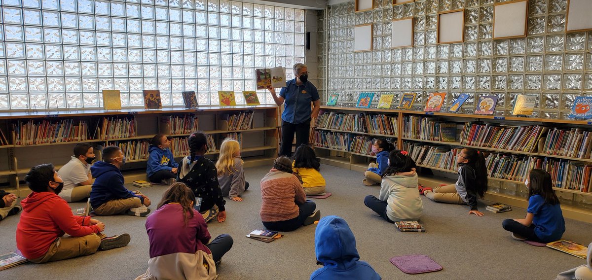 JSilva_LCES's tweet photo. Library time!! Thanks for the wonderful story! @LLopez_LCES https://t.co/TfU5jjo7Rp